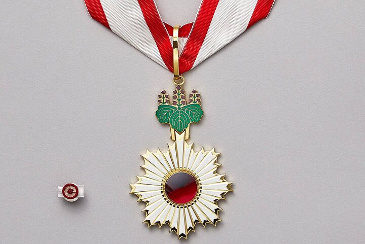 خورشید تابان